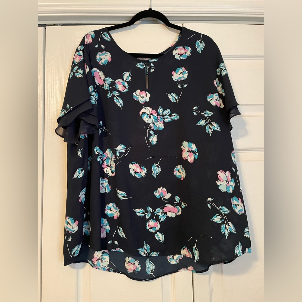 NWT Torrid women’s floral blouse. Keyhole neckline with double ruffle sleeve.